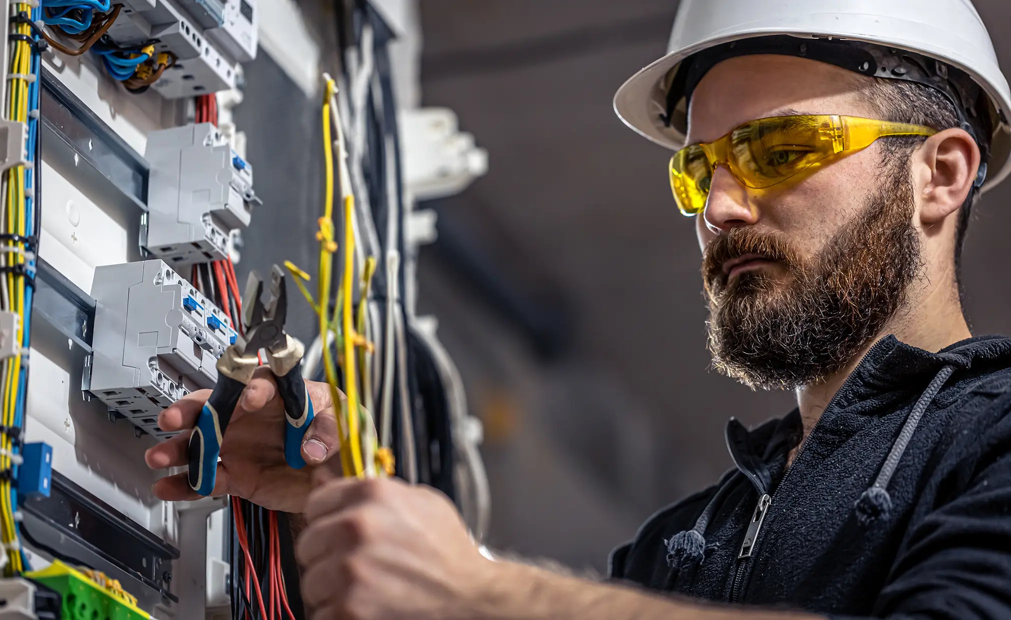 Electricians & Contractors